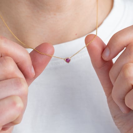 Náhrdelník s rubínovým srdíčkem Davila
