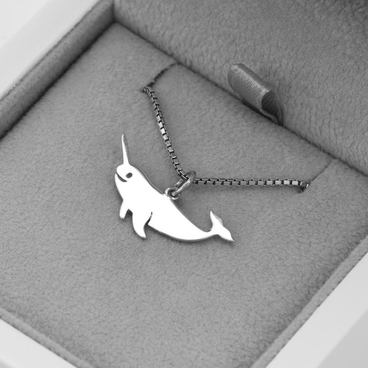 Přívěsek ve tvaru narvala 52023