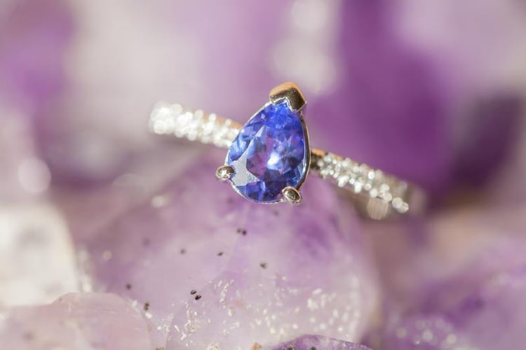 Zlatý prsten s tanzanitem a diamanty 2814