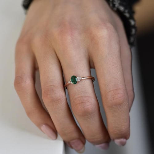 Zásnubní prsten se smaragdem a diamanty Sheldo