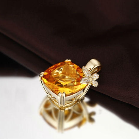 Zlatý přívěsek s citrínem a diamanty 2139