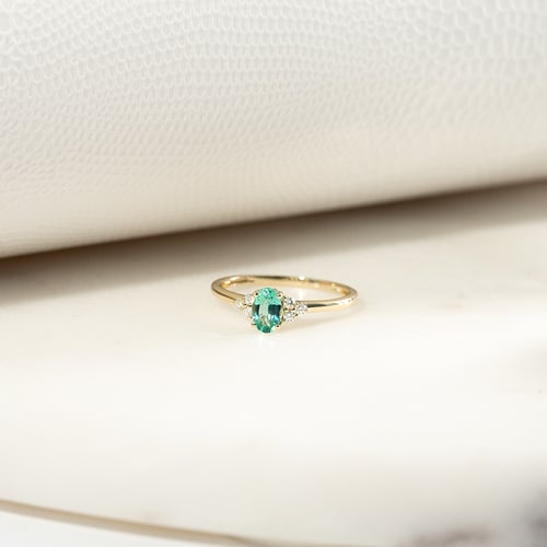 Zásnubní prsten se smaragdem a diamanty Sheldo