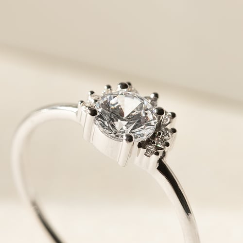 Half halo prsten s lab-grown diamanty Sonnie