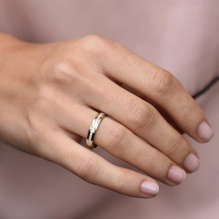 Zlatý eternity prsten s diamanty z oříškového zlata Loby 166334