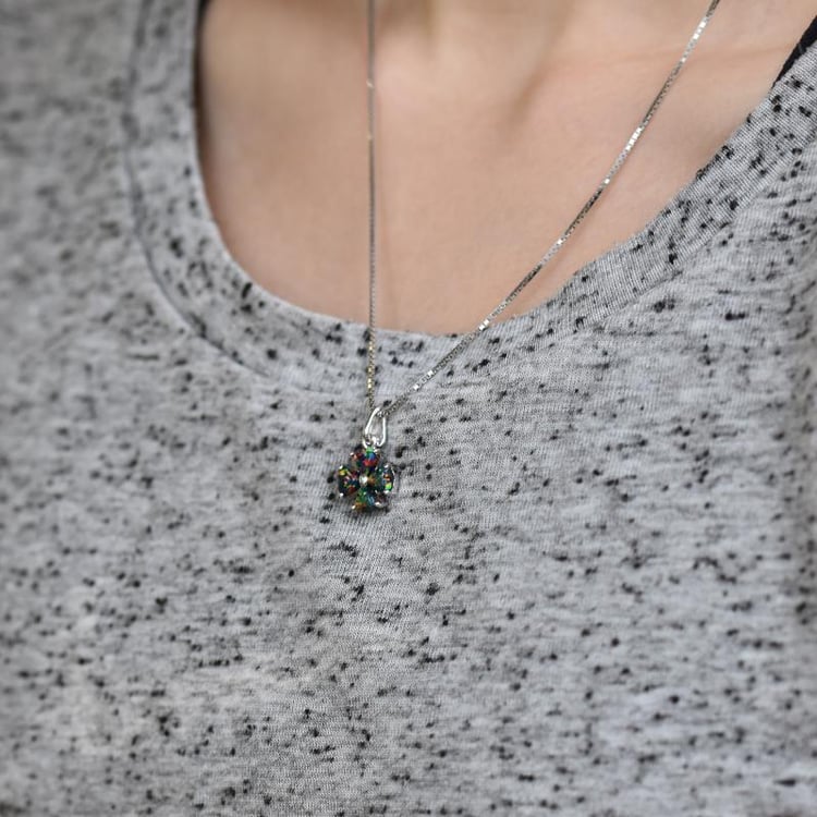 Opálový čtyřlístek ve stříbrném náhrdelníku 27224