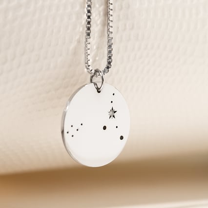 Stříbrný přívěsek se souhvězdím a diamantem Nyala