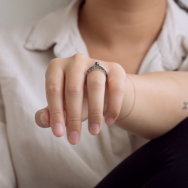 Vintage zlatý zásnubní prsten s černým diamantem Lerien 129379