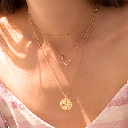 Personalizovaný přívěsek s drahokamem a písmenem Kenneth