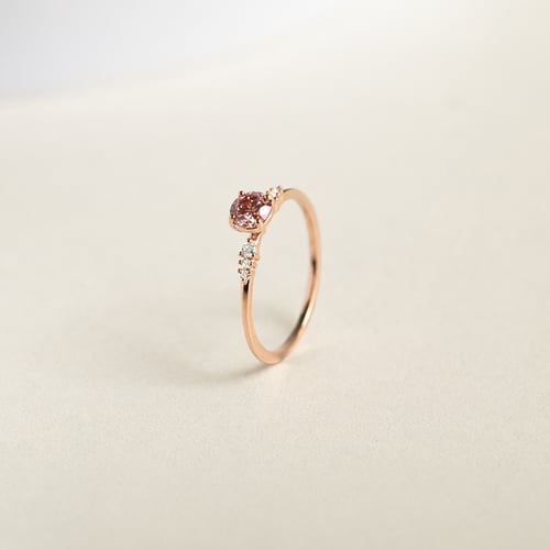 Zásnubní prsten s certifikovaným fancy pink lab-grown diamantem Amity