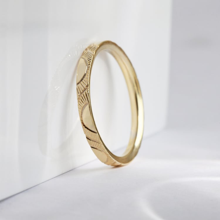 Dámský snubní prsten s ruční rytinou slunce Villa 146009