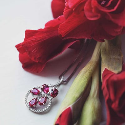 Rubínový náhrdelník