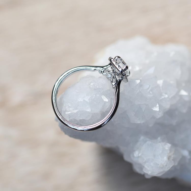 Zlatý zásnubní prsten 49482