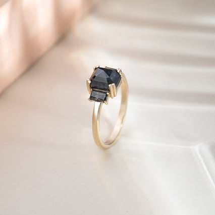 Zlatý prsten s asscher a baguette salt and pepper diamanty Veli