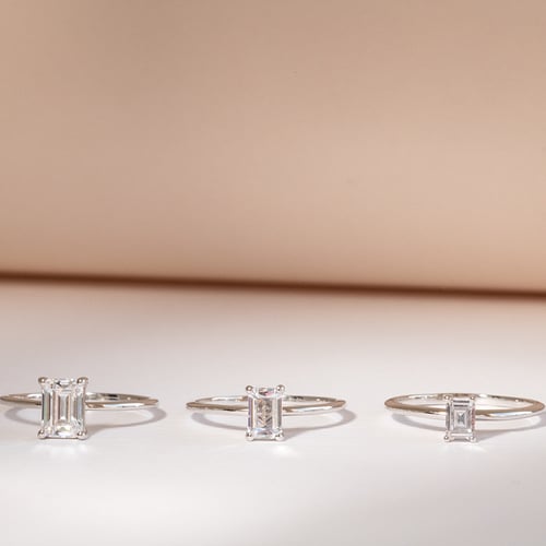 Zásnubní prsten s emerald moissanitem s výběrem velikosti Olson