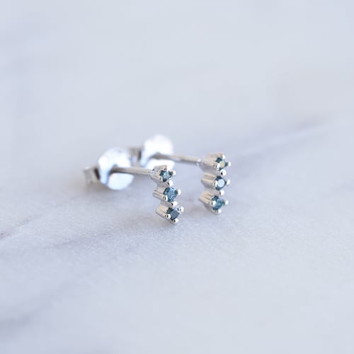Minimalistické náušnice s modrými diamanty Linus