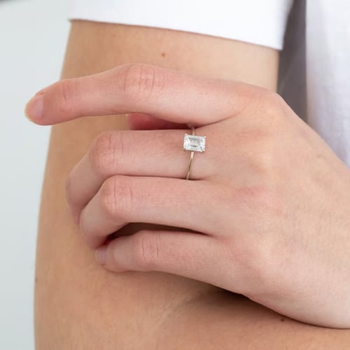 Zásnubní prsten ze zlata v oříškové barvě s emerald diamantem Olson