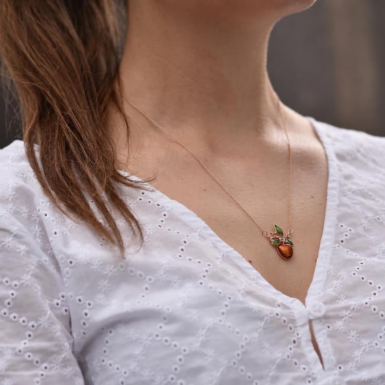 Zlatý náhrdelník s jablkem a diamanty 43548