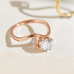 Zásnubní prsten s oválným lab-grown diamantem Carrie