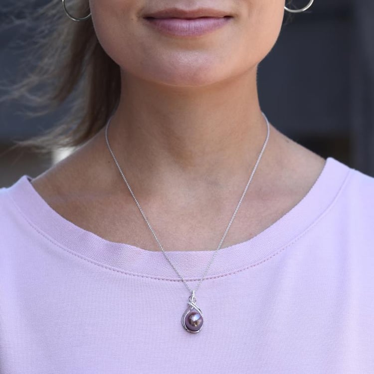 Náhrdelník s perlou a diamanty 13137