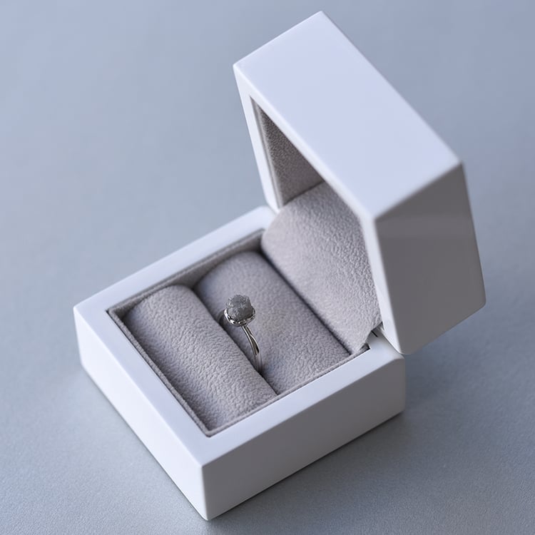 Zlatý prsten s diamantem 58368