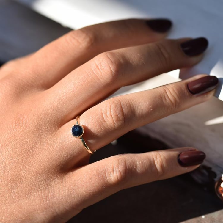 Zlatý prsten se safírem s hvězdou 34118