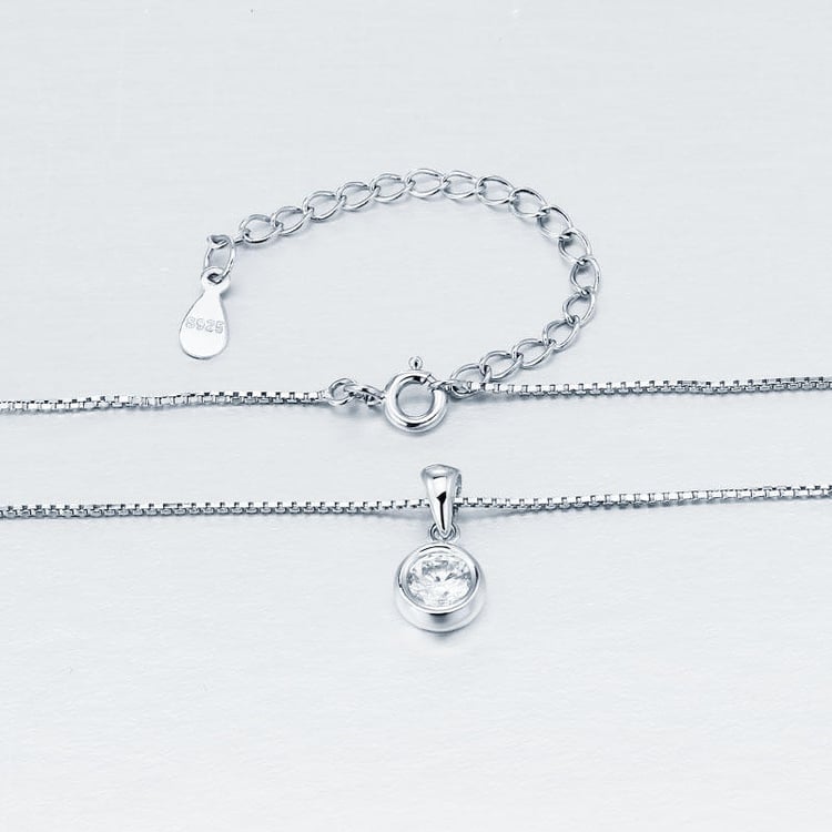 Kubický zirkon v náhrdelníku 8255