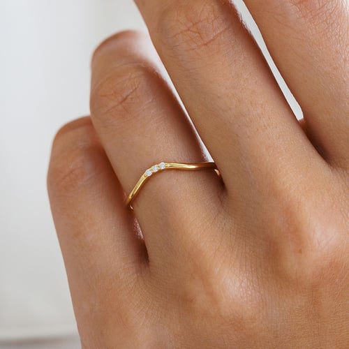 Stříbrný vykrojený prsten se třemi diamanty Cason