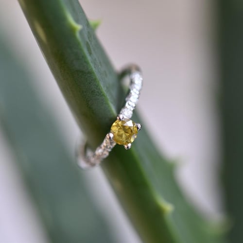 Zásnubní prsten se žlutým diamantem Megha