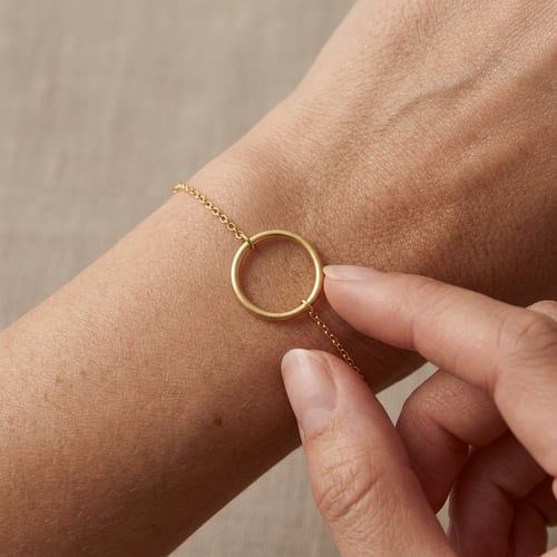Zlatý minimalistický náramek Karma