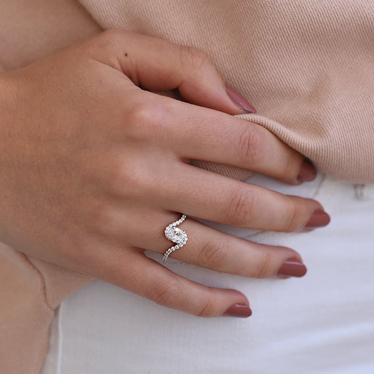 Zlatý moissanitový prsten 66230