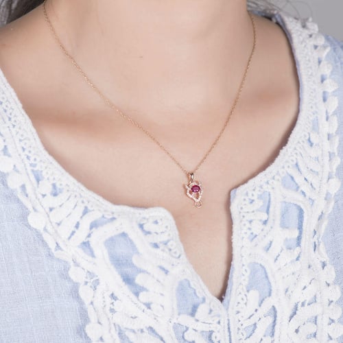 Rubínový přívěsek ve znamení Býka s diamanty Toro