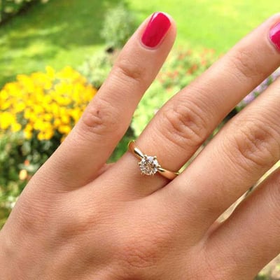 Zásnubní prsten s diamantem