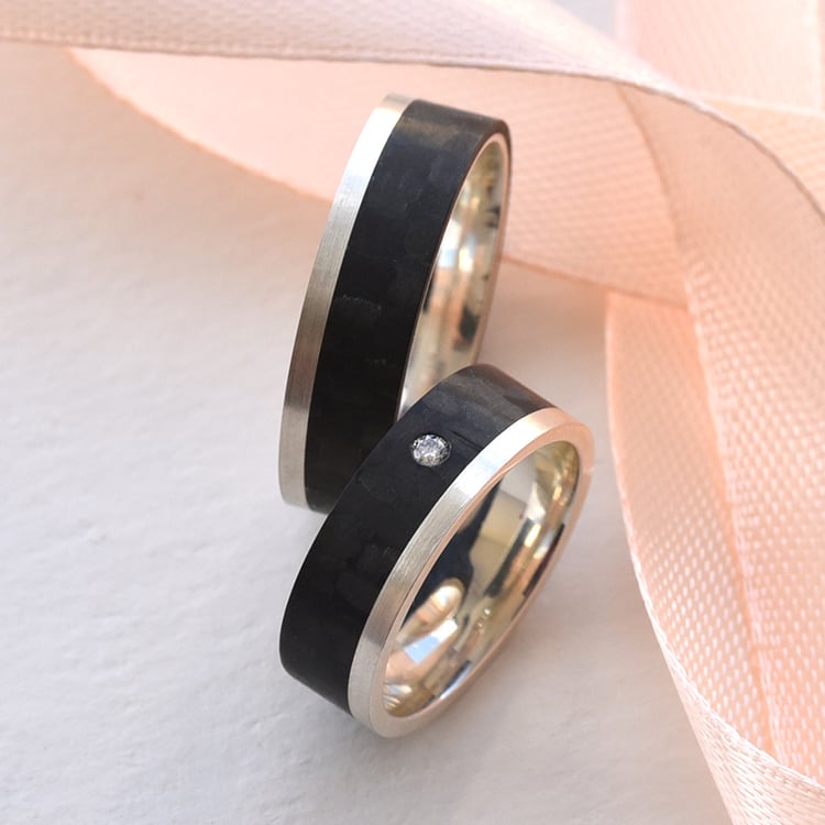 Karbonové snubní prsteny ze zlata s diamantem 77509