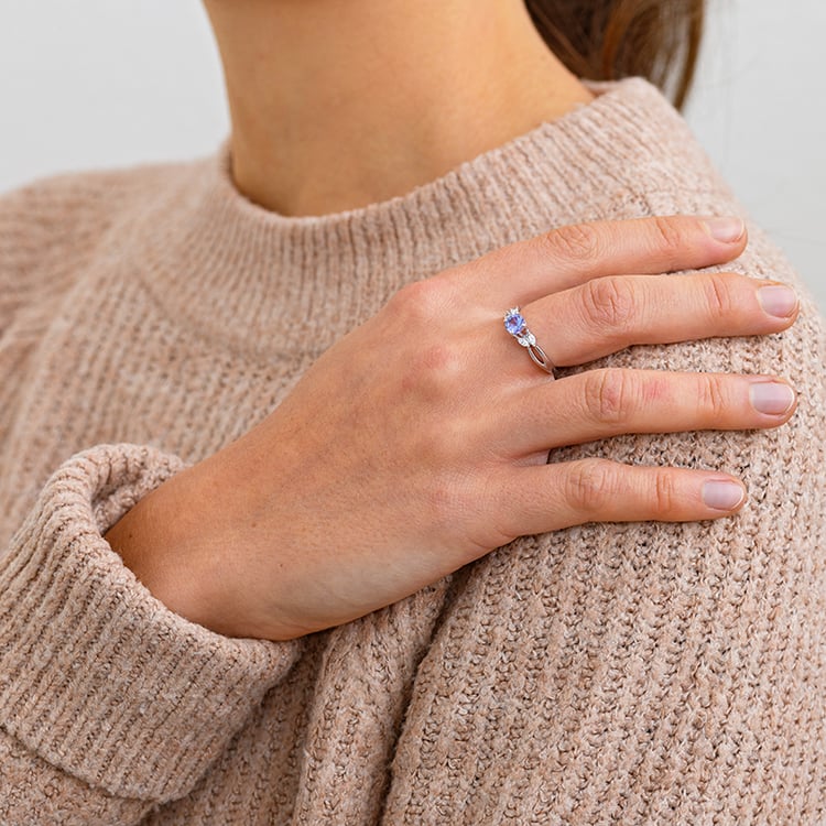 Zásnubní prsten s tanzanitem a marquise lab-grown diamanty Halym 133227