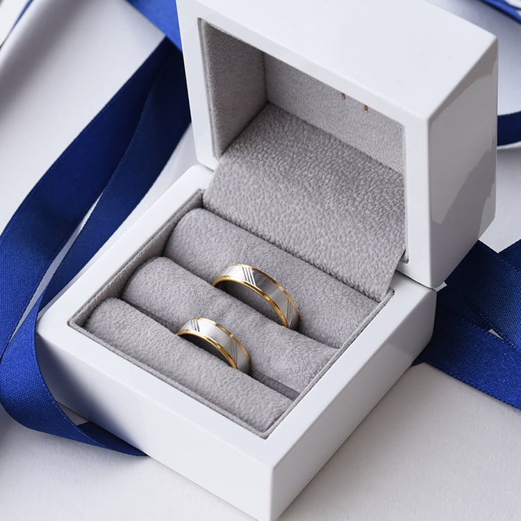 Zlaté snubní prsteny se vzorem 77265