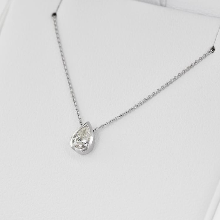 Zlatý náhrdelník s IGI certifikovaným pear diamantem 31916