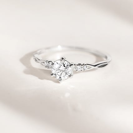 Stříbrný zásnubní prsten s moissanity Mileva