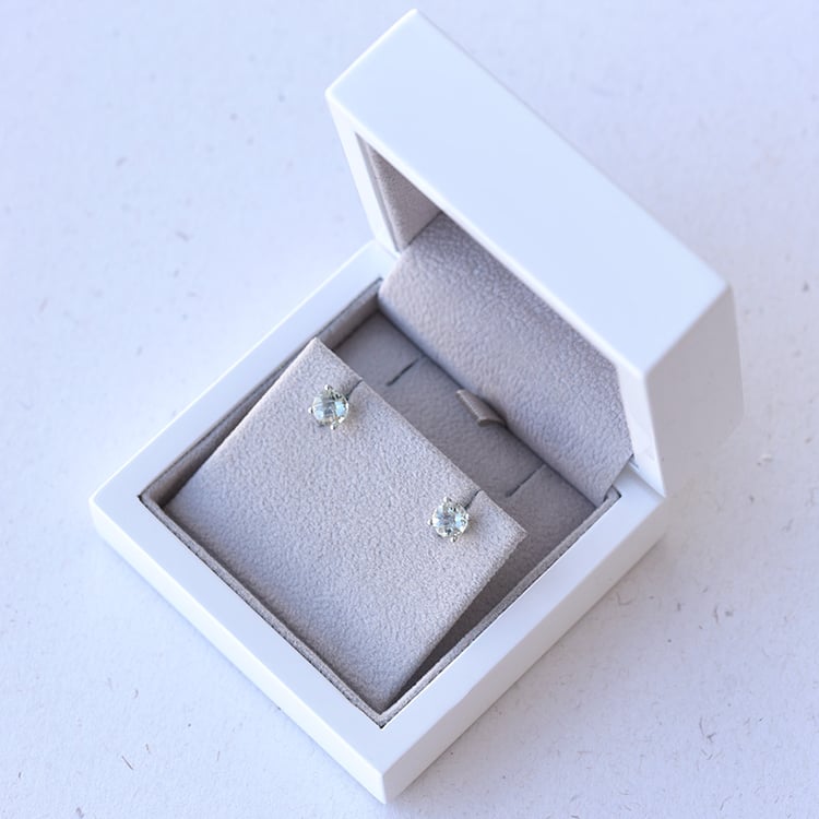 Zlaté napichovací náušnice s ametysty 69906