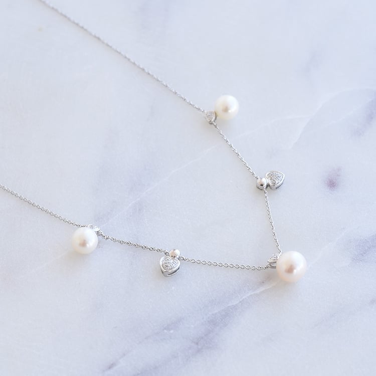 Perlový náhrdelník se srdíčky 87042