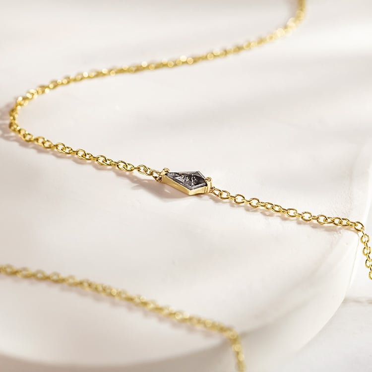 Náhrdelník s kite salt and pepper diamantem Ranka 156064