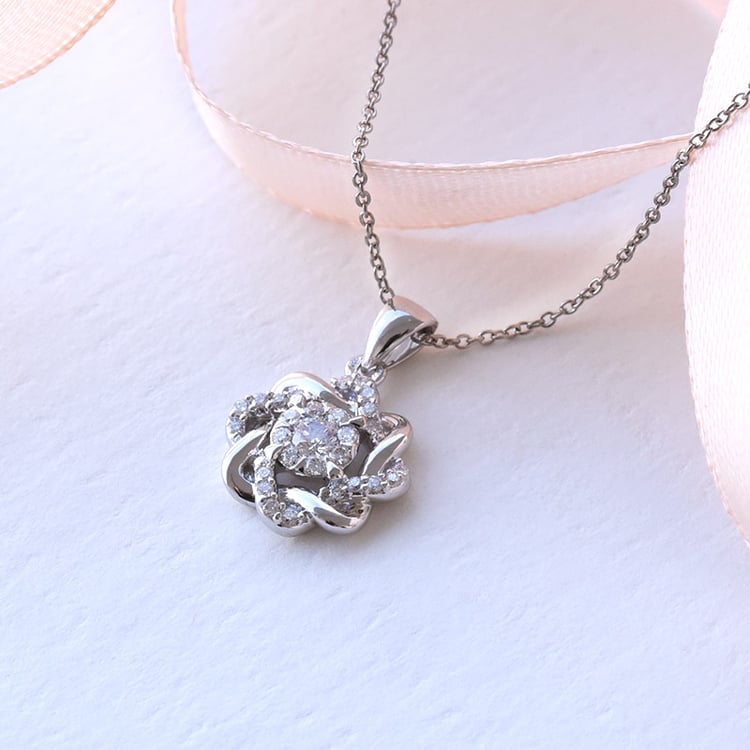 Proplétaný přívěsek s diamanty 78427