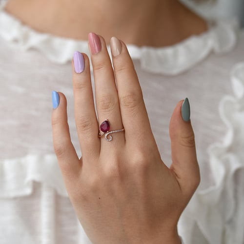 Originální zásnubní prsten s rubínem a diamanty Cael
