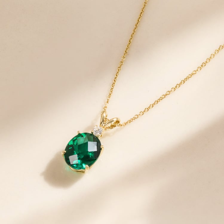 Zlatý přívěsek s lab-grown smaragdem Marta 165045