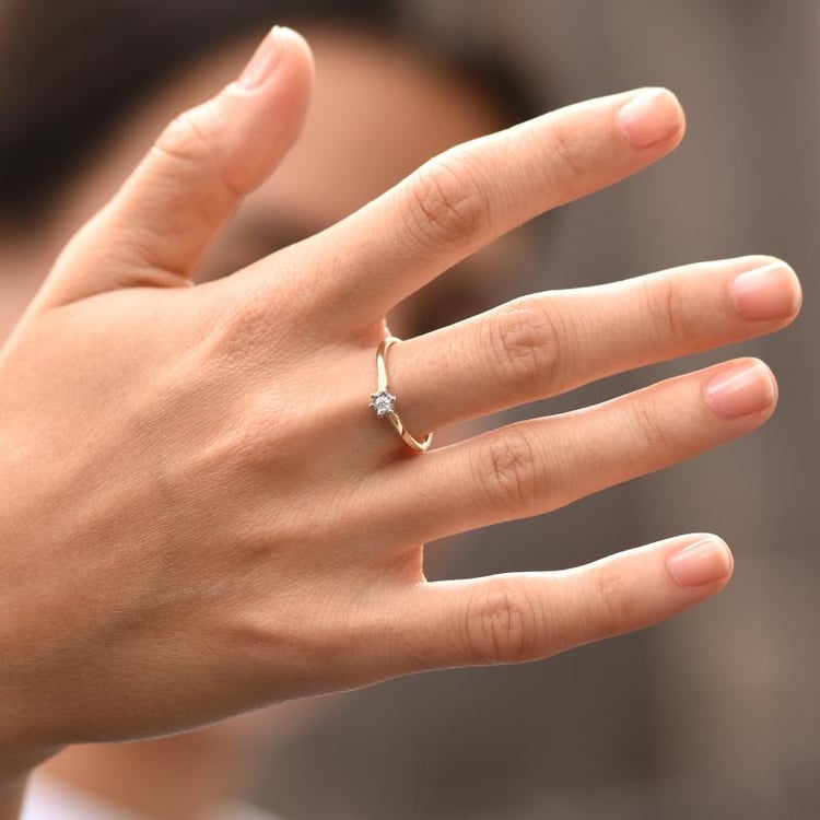 Zásnubní prsten ve stylu solitér s moissanitem Leandra 105216