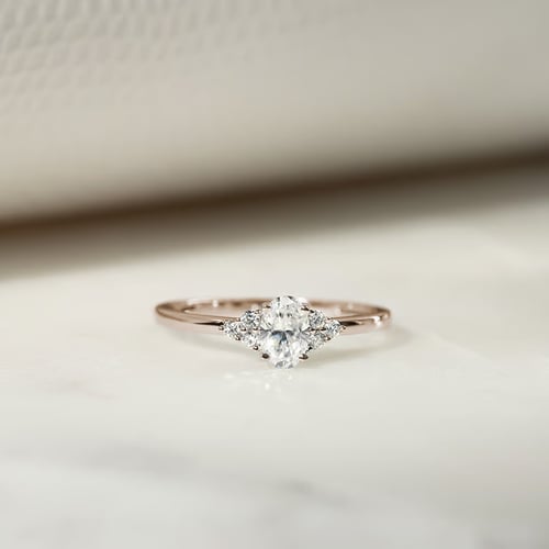 Zásnubní prsten z oříškového zlata s lab-grown diamanty Sheldo