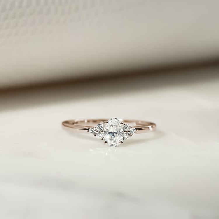 Zásnubní prsten z oříškového zlata s lab-grown diamanty 165199