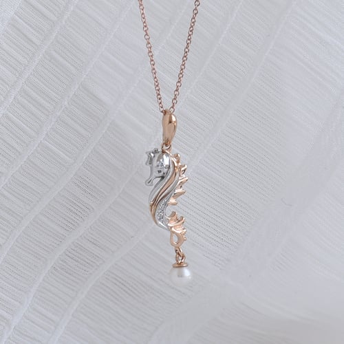 Mořský koník s perlou a diamanty Dellen