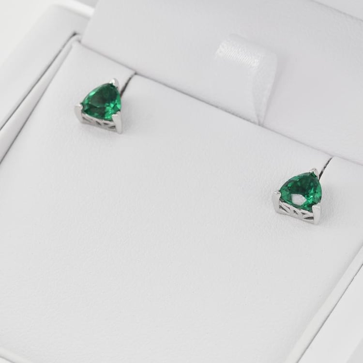 Smaragdové trojúhelníky ve stříbrných náušnicích 4090
