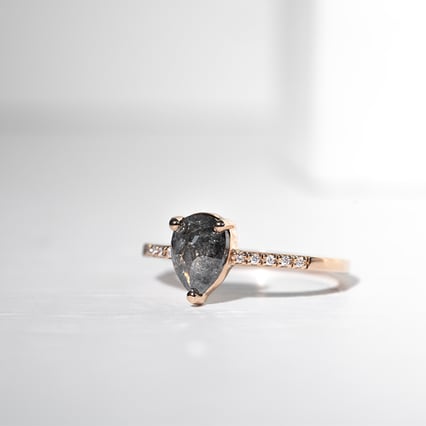 Set prstenů se salt and pepper diamantem a lab-grown diamanty Padma