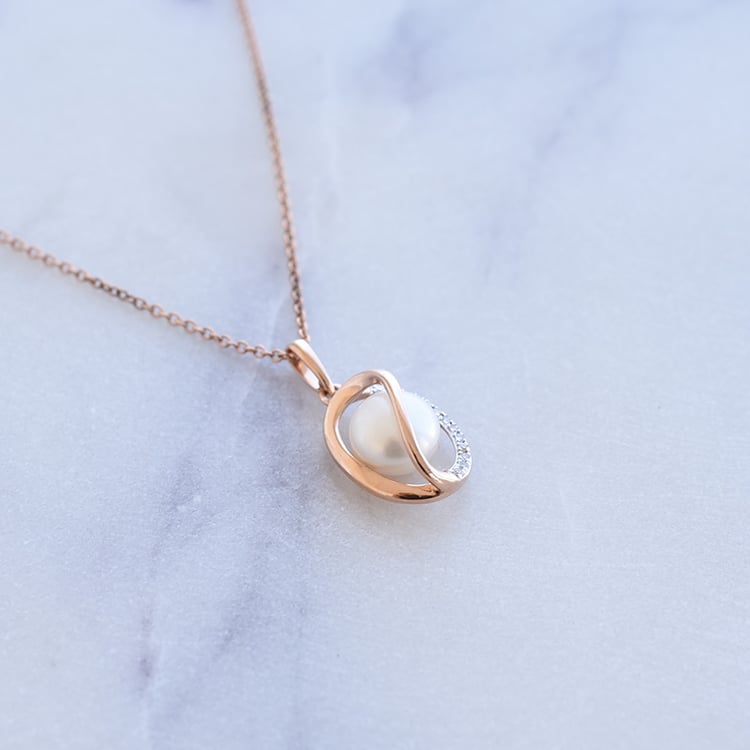 Zlatý přívěsek s perlou a diamanty 87400